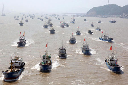 Tàu cá Trung Quốc chuẩn bị tràn xuống biển Đông.